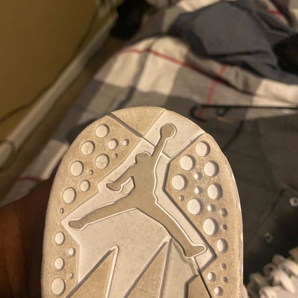 Jordan’s all white and grey size 6y - Picture 10 of 11
